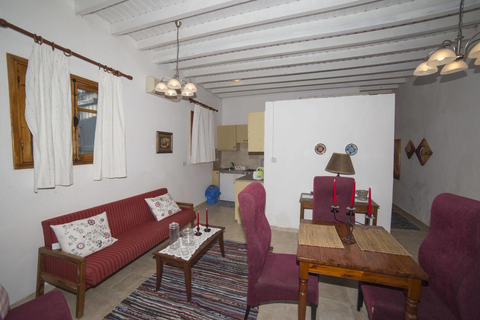 Cottage Houses Pentakomo Exterior photo